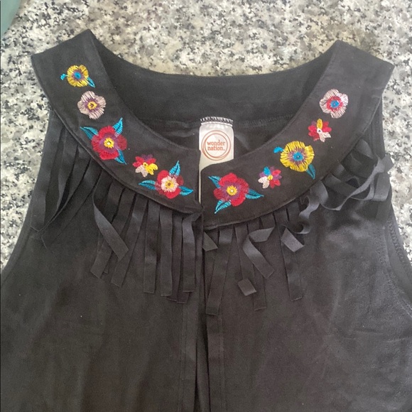 NWT Wonder Nation Embroidered flower collar cropped faux suede fringed vest - Picture 2 of 9